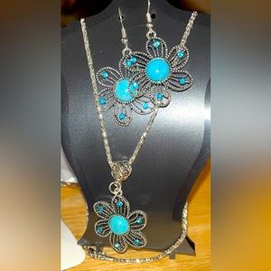 Torquoise flower Necklace and Earrings Set